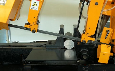 晴隆数控带锯床自动送料精度会出现偏差吗？